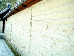 法隆寺の版築土塀